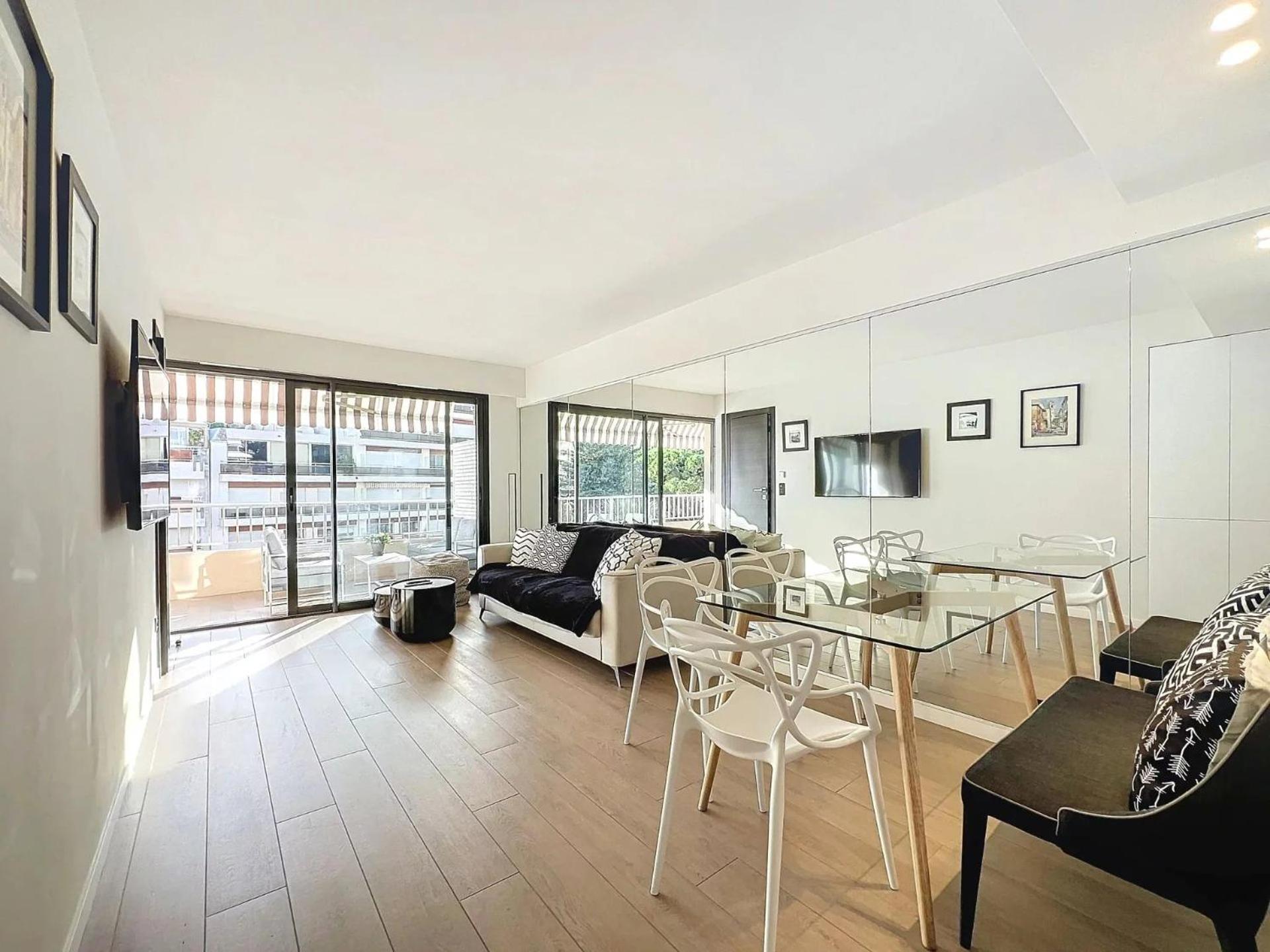 3P Between Croisette Beaches And Antibes Street كان المظهر الخارجي الصورة